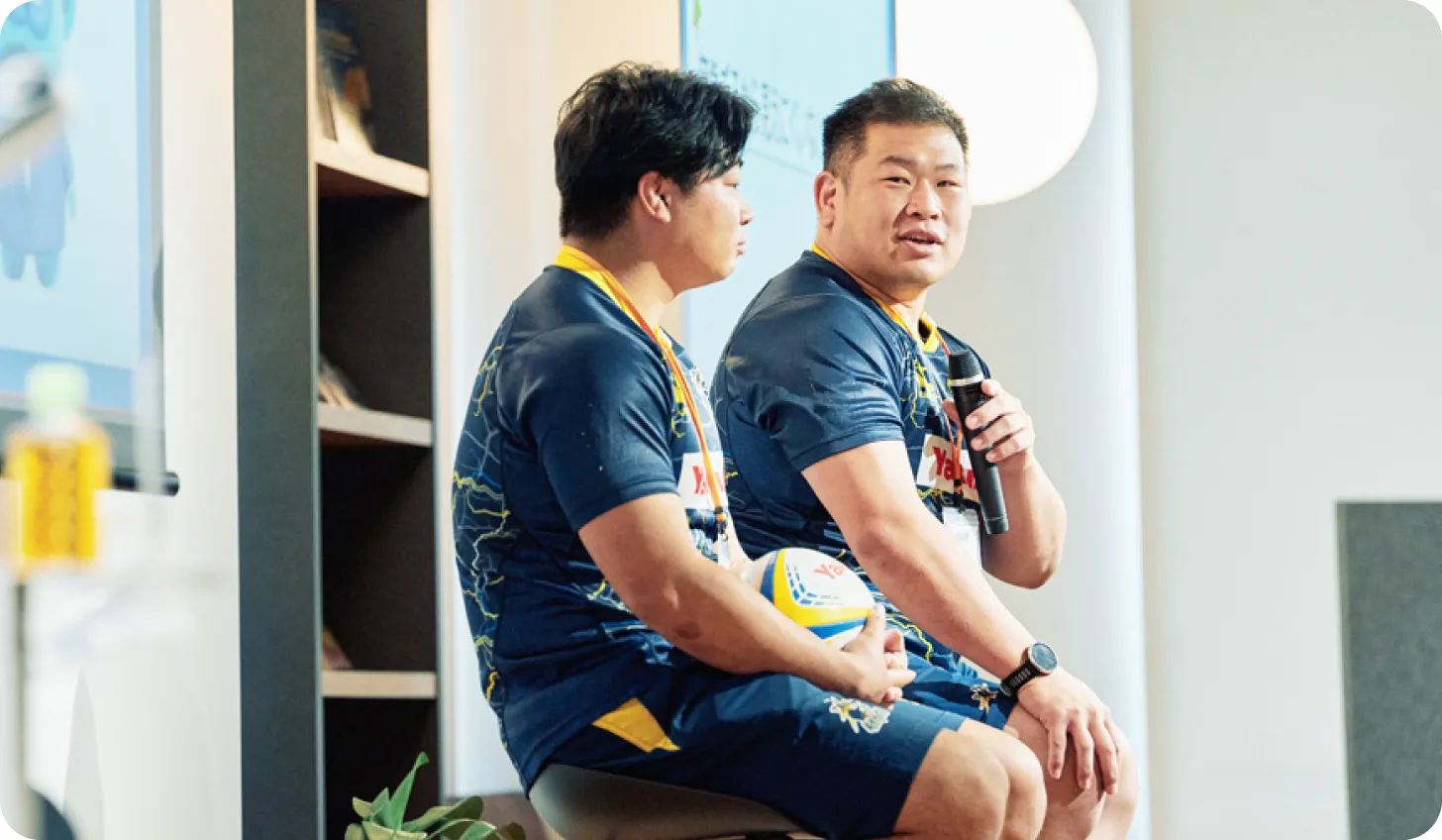 大友先生とラグビー選手によるトークセッションの様子